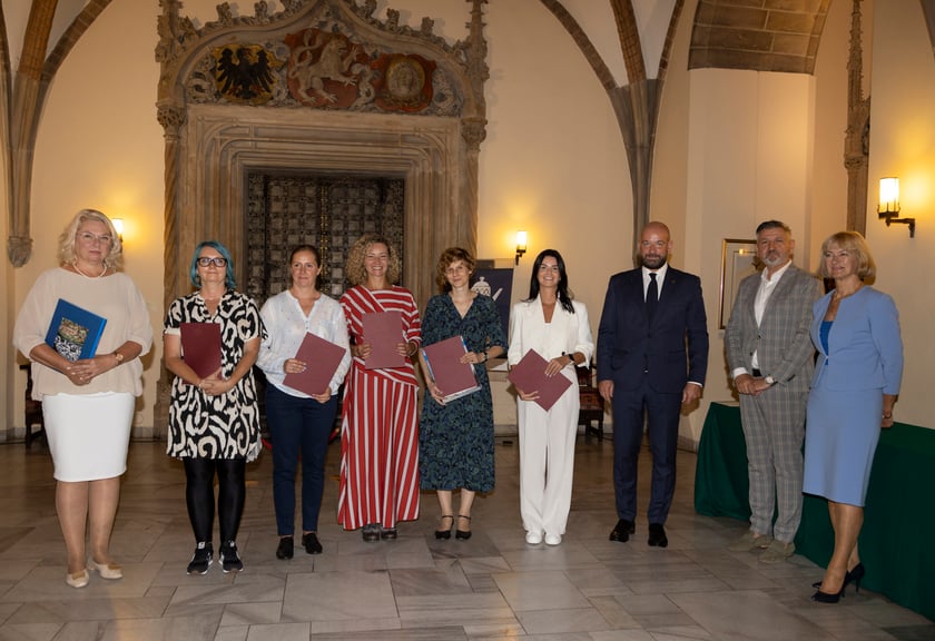 Ślubowanie i wręczenie aktów nadania stopnia awansu zawodowego nauczyciela mianowanego z udziałem prezydenta Wrocławia Jacka Sutryka