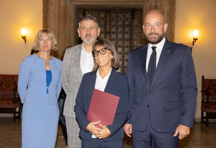 Ślubowanie i wręczenie aktów nadania stopnia awansu zawodowego nauczyciela mianowanego z udziałem prezydenta Wrocławia Jacka Sutryka