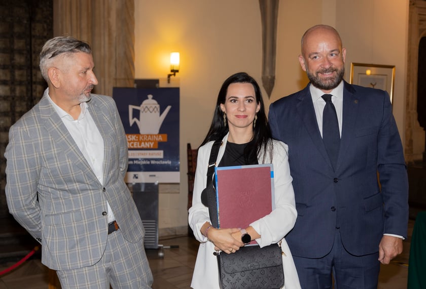 Ślubowanie i wręczenie aktów nadania stopnia awansu zawodowego nauczyciela mianowanego z udziałem prezydenta Wrocławia Jacka Sutryka