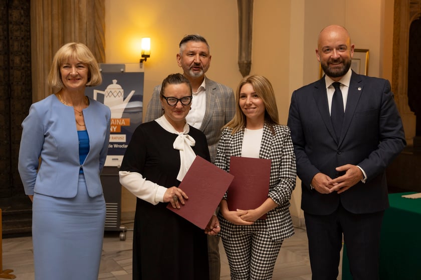 Ślubowanie i wręczenie aktów nadania stopnia awansu zawodowego nauczyciela mianowanego z udziałem prezydenta Wrocławia Jacka Sutryka