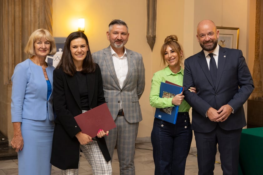 Ślubowanie i wręczenie aktów nadania stopnia awansu zawodowego nauczyciela mianowanego z udziałem prezydenta Wrocławia Jacka Sutryka