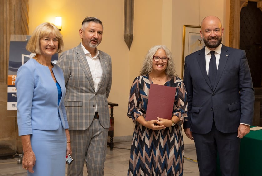 Ślubowanie i wręczenie aktów nadania stopnia awansu zawodowego nauczyciela mianowanego z udziałem prezydenta Wrocławia Jacka Sutryka
