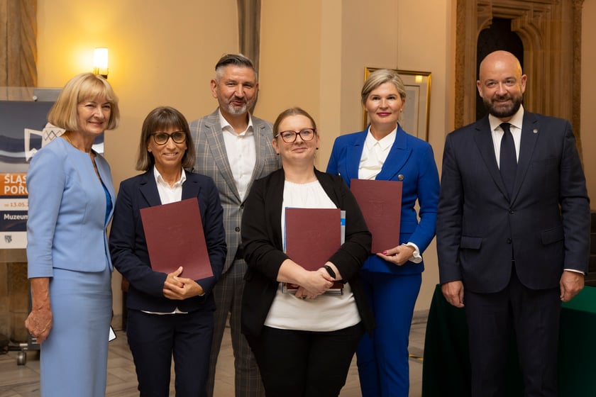 Ślubowanie i wręczenie aktów nadania stopnia awansu zawodowego nauczyciela mianowanego z udziałem prezydenta Wrocławia Jacka Sutryka
