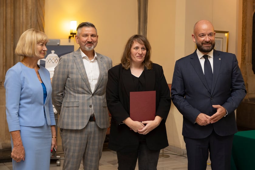 Ślubowanie i wręczenie aktów nadania stopnia awansu zawodowego nauczyciela mianowanego z udziałem prezydenta Wrocławia Jacka Sutryka