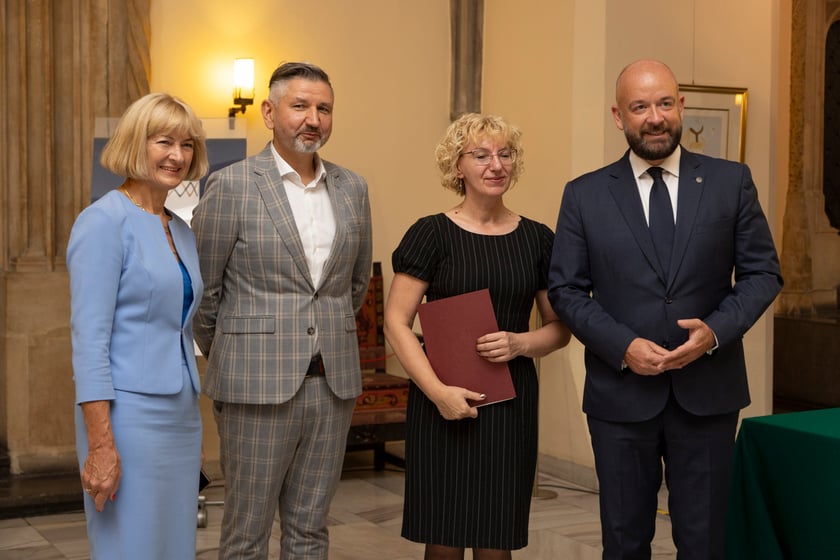 Ślubowanie i wręczenie aktów nadania stopnia awansu zawodowego nauczyciela mianowanego z udziałem prezydenta Wrocławia Jacka Sutryka