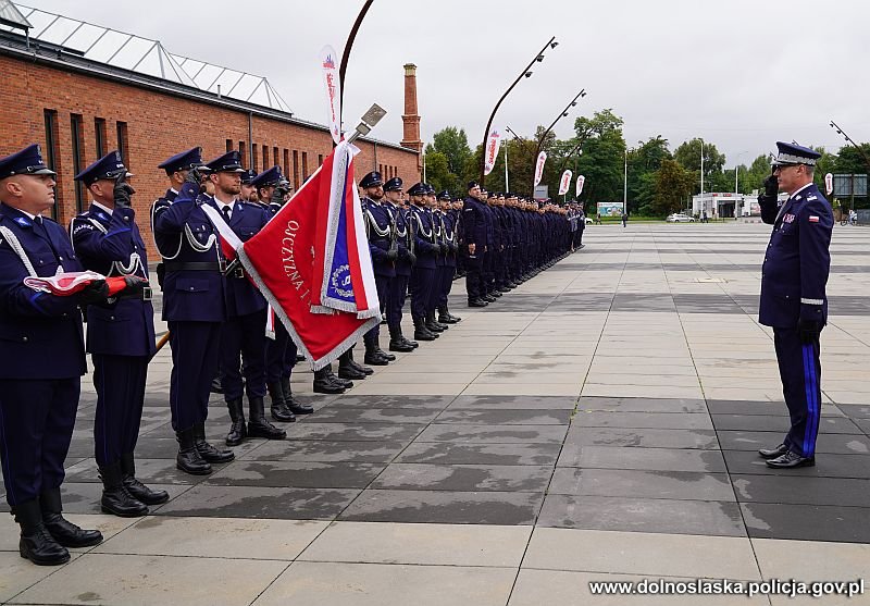 Uroczyste ślubowanie policjantek i policjantów