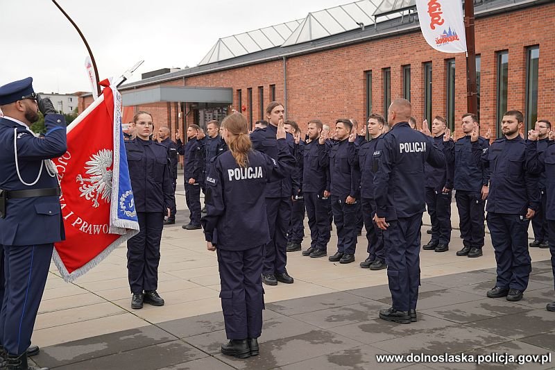 Uroczyste ślubowanie policjantek i policjantów