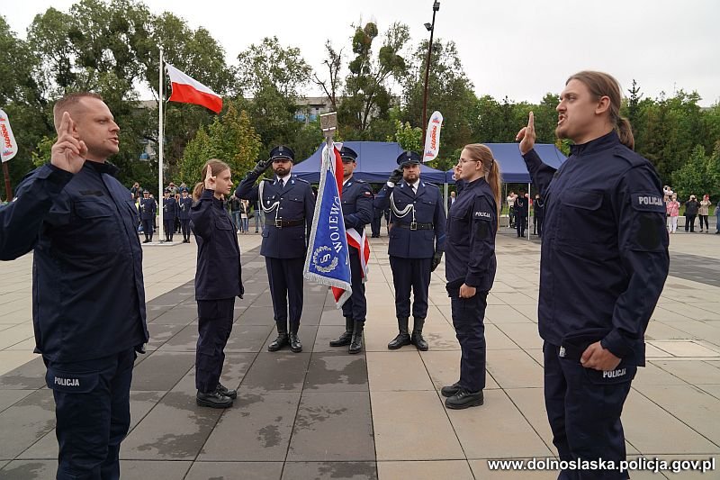 Uroczyste ślubowanie policjantek i policjantów