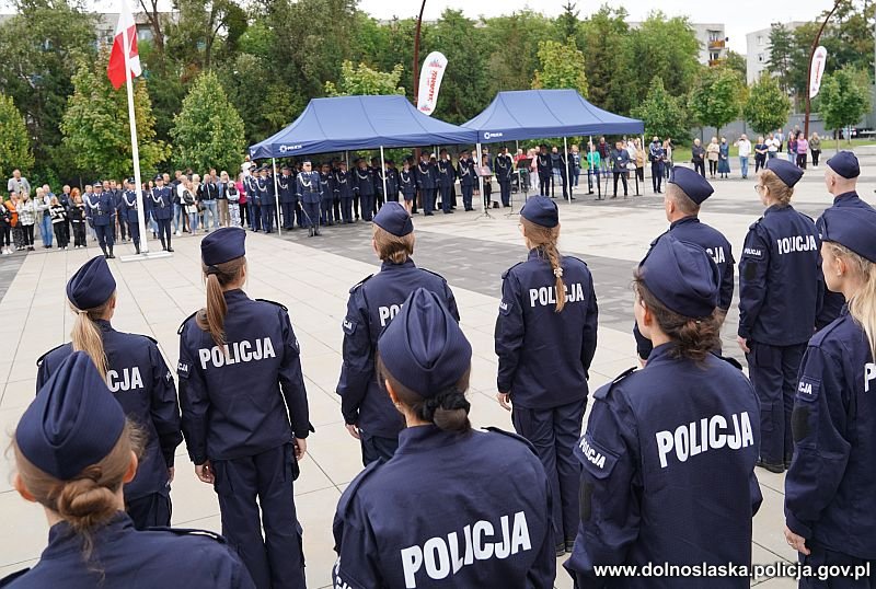 Uroczyste ślubowanie policjantek i policjantów