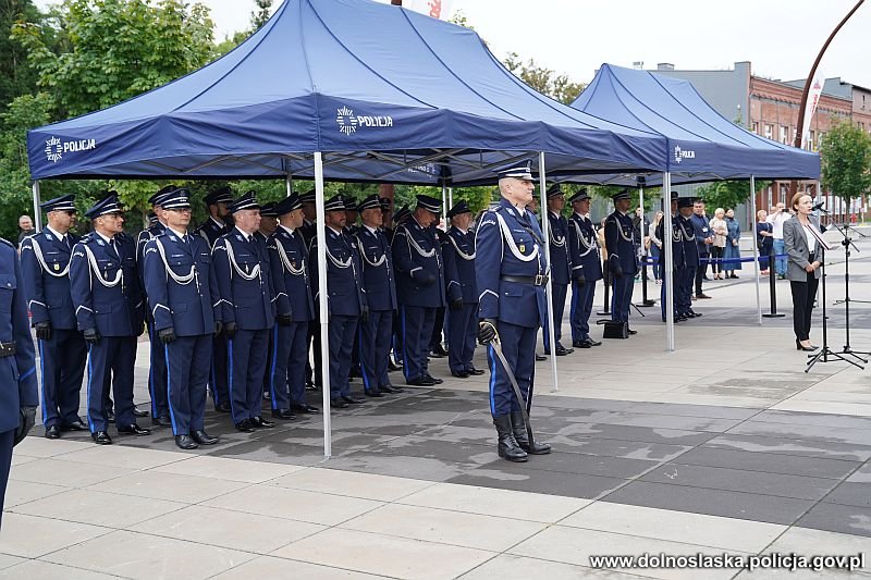 Uroczyste ślubowanie policjantek i policjantów