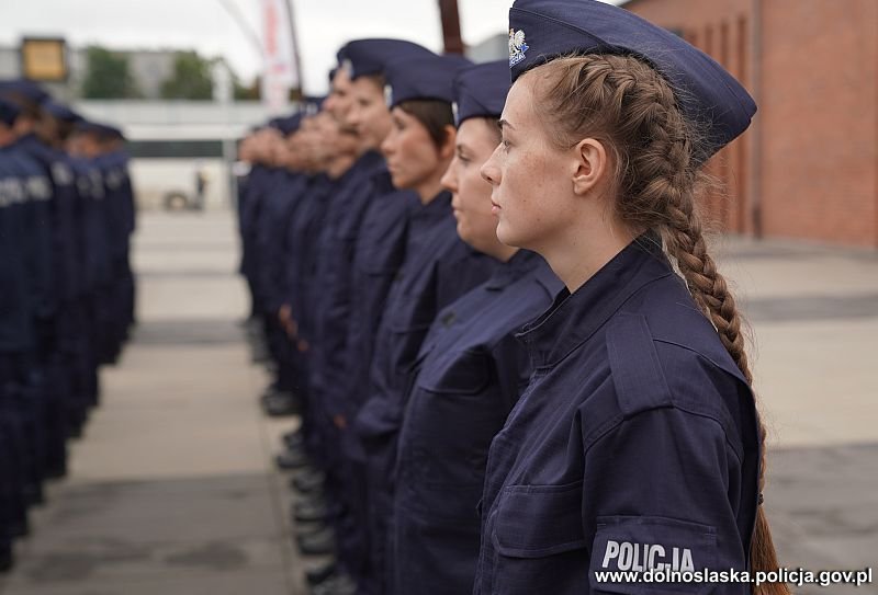 Uroczyste ślubowanie policjantek i policjantów