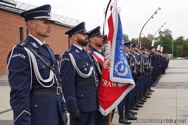 Uroczyste ślubowanie policjantek i policjantów