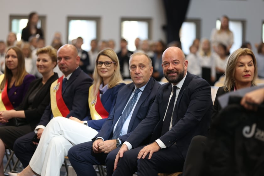 Rozpoczęcie roku szkolnego w nowej szkole przy ul. Asfaltowej we Wrocławiu