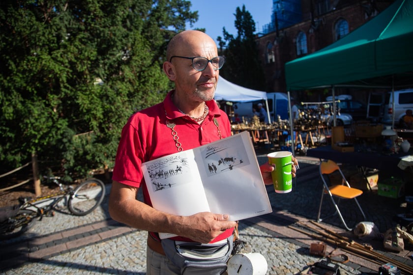 Targ staroci przy katedrze Marii Magdaleny przy ul. Szewskiej we Wrocławiu