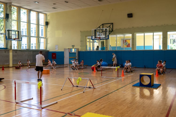 Piknik sportowy przy ulicy Trwałej z okazji udostępnia mieszkańcom nowych kort&oacute;w tenisowych