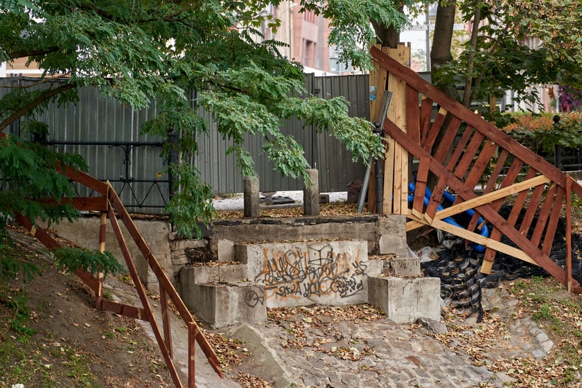 Fosa miejska i okolice, miejsce po Kładce św. Antoniego, październik 2023