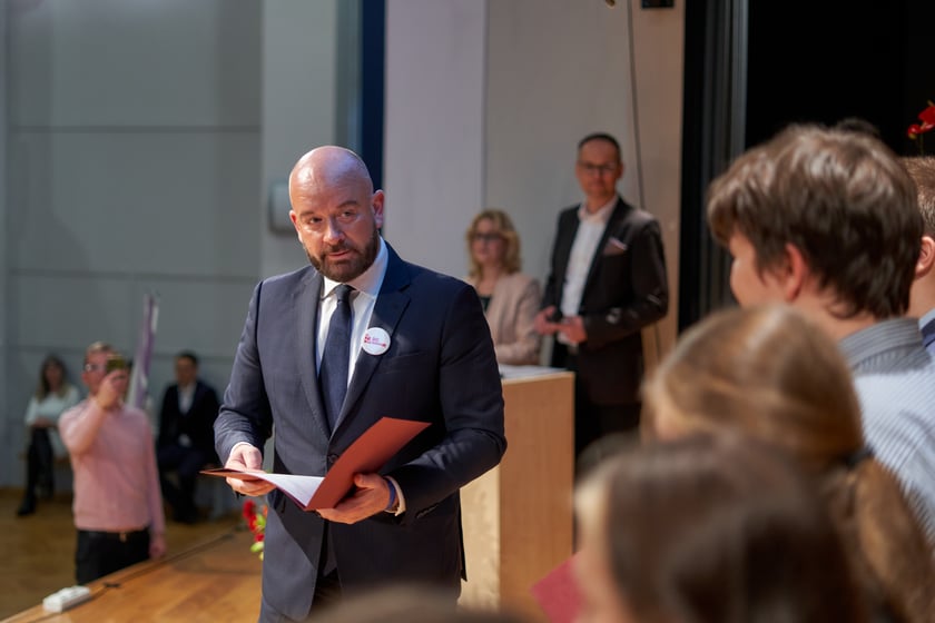 Nadanie przez prezydenta Wrocławia Jacka Sutryka stypendi&oacute;w samorządu Wrocławia przyznawanego w ramach &bdquo;Wrocławskiego programu wspierania uzdolnionych &ndash; PROMOVERE TALENTA&rdquo;