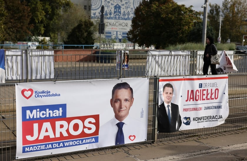 Materiały wyborcze w przestrzeni miejskiej dzień po wyborach&nbsp;&nbsp;