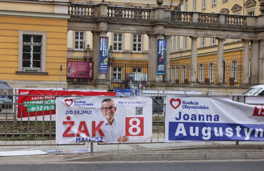 Materiały wyborcze w przestrzeni miejskiej dzień po wyborach&nbsp;&nbsp;