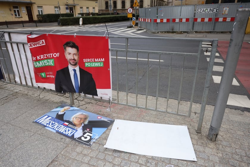 Materiały wyborcze w przestrzeni miejskiej dzień po wyborach&nbsp;&nbsp;