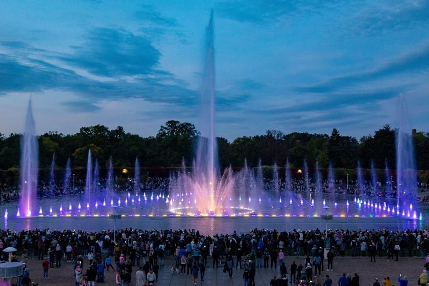 Nocny pokaz Fontanny Multimedialnej na zakończenie sezonu.