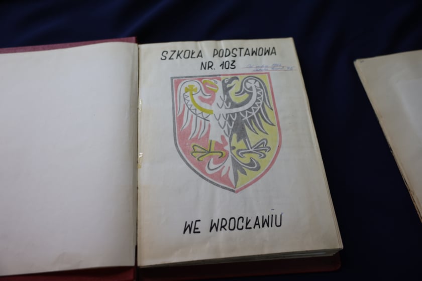 Kroniki szkolne Szkoły Podstawowej nr 45 przy ul. Krajewskiego we Wrocławiu