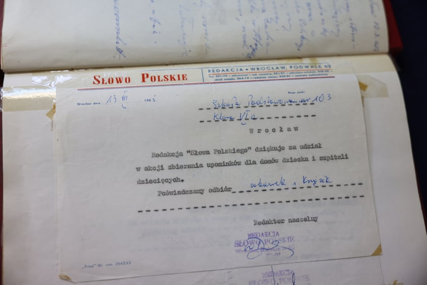 Kroniki szkolne Szkoły Podstawowej nr 45 przy ul. Krajewskiego we Wrocławiu