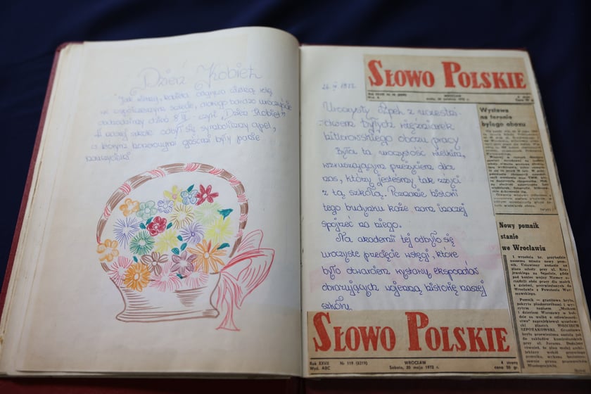 Kroniki szkolne Szkoły Podstawowej nr 45 przy ul. Krajewskiego we Wrocławiu