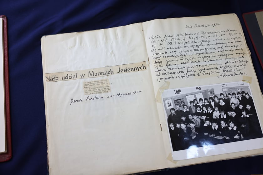 Kroniki szkolne Szkoły Podstawowej nr 45 przy ul. Krajewskiego we Wrocławiu