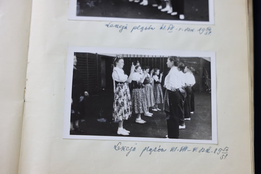 Kroniki szkolne Szkoły Podstawowej nr 45 przy ul. Krajewskiego we Wrocławiu