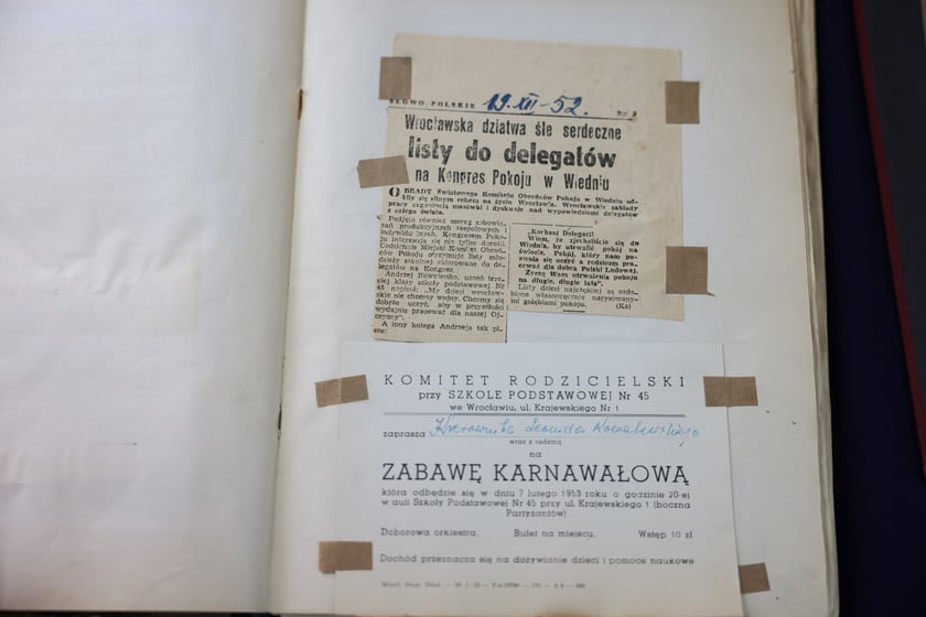 Kroniki szkolne Szkoły Podstawowej nr 45 przy ul. Krajewskiego we Wrocławiu