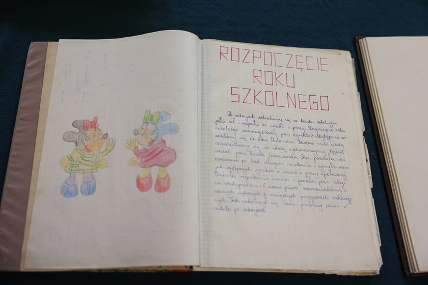 Kroniki szkolne Szkoły Podstawowej nr 45 przy ul. Krajewskiego we Wrocławiu
