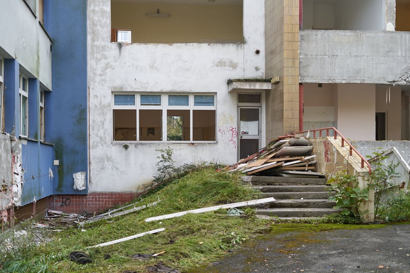 Wyburzanie budynku po przychodni Practimed, 24 października 2023