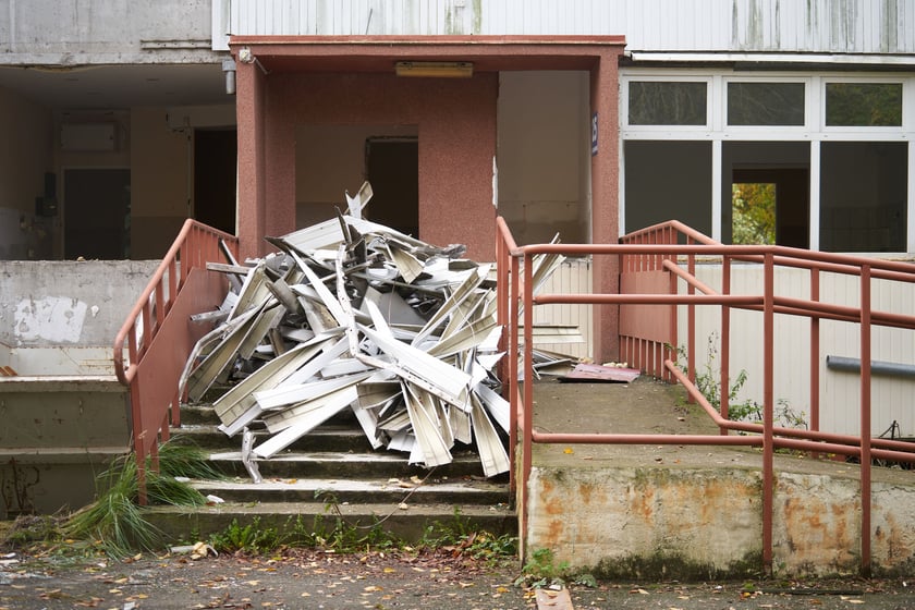 Wyburzanie budynku po przychodni Practimed, 24 października 2023