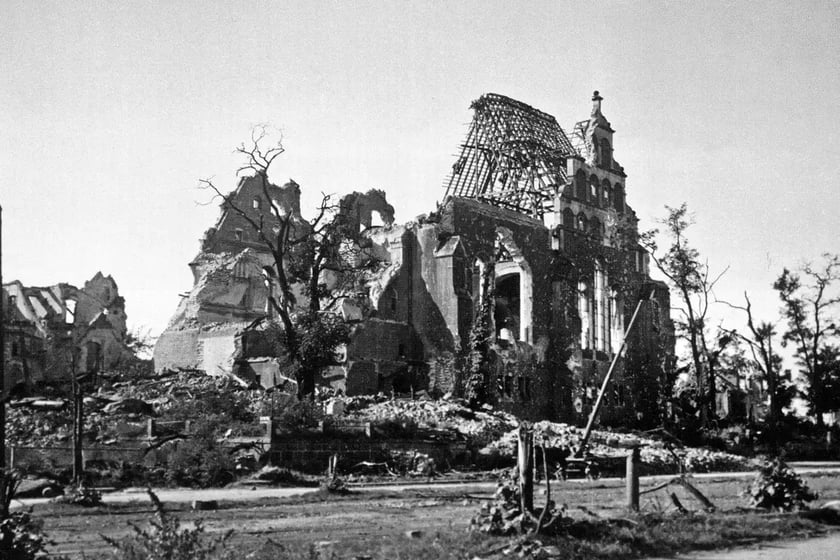Kości&oacute;ł św. Pawła, rok 1945