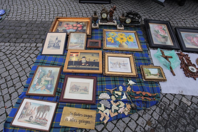 Giełda Staroci pod Iglicą przy Hali Stulecia we Wrocławiu