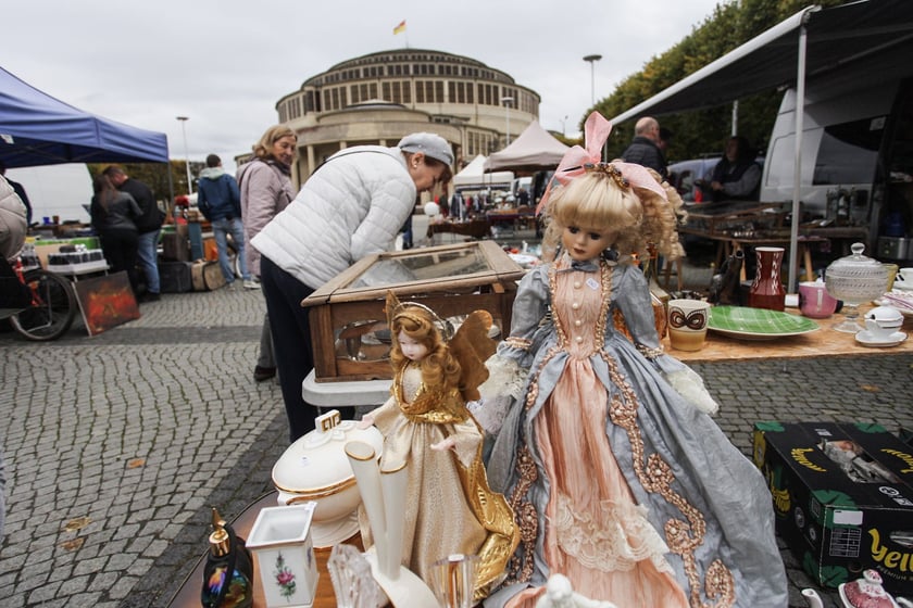 Giełda Staroci pod Iglicą przy Hali Stulecia we Wrocławiu