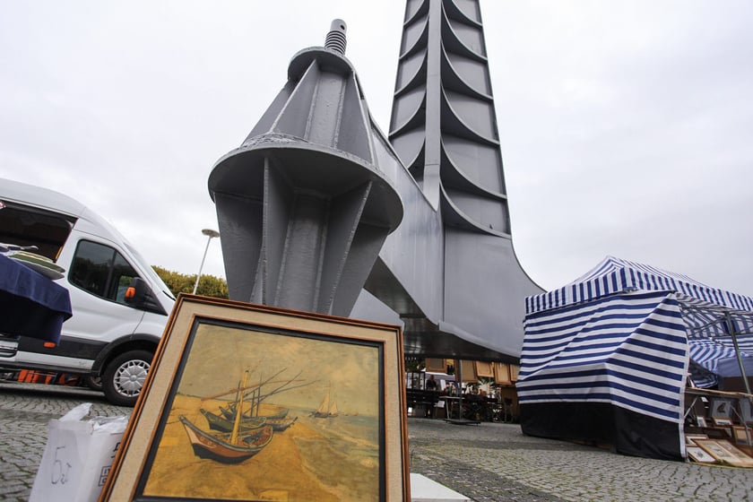 Giełda Staroci pod Iglicą przy Hali Stulecia we Wrocławiu