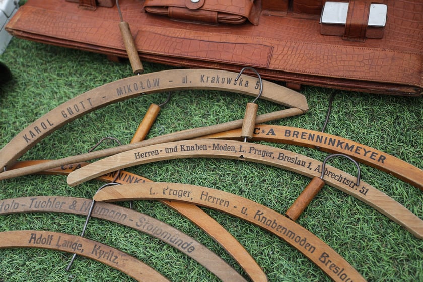 Giełda Staroci pod Iglicą przy Hali Stulecia we Wrocławiu