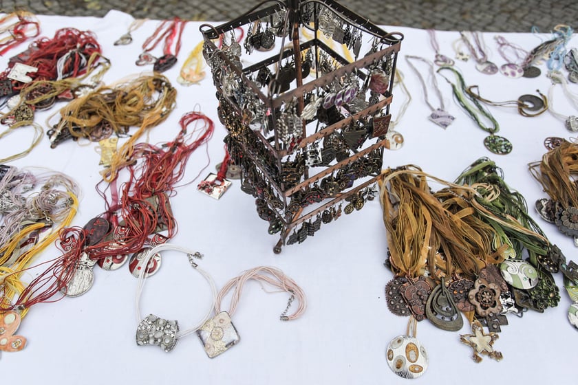 Giełda Staroci pod Iglicą przy Hali Stulecia we Wrocławiu