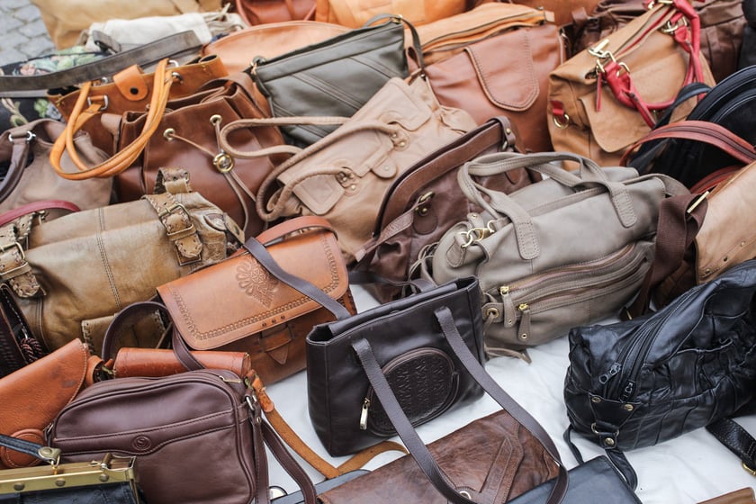 Giełda Staroci pod Iglicą przy Hali Stulecia we Wrocławiu