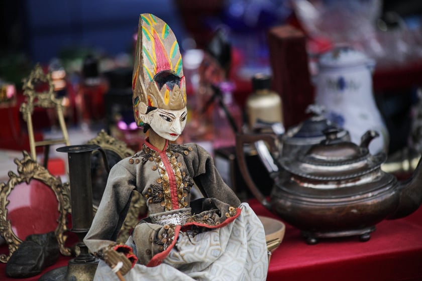 Giełda Staroci pod Iglicą przy Hali Stulecia we Wrocławiu