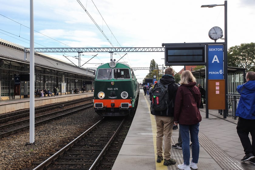 Pociąg retro wyruszył z Wrocławia do Oleśnicy