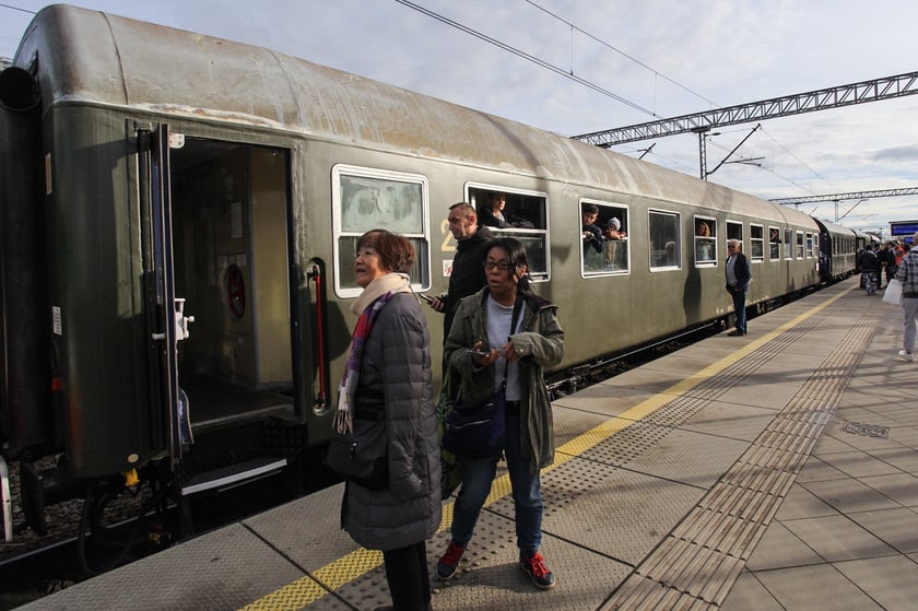 Pociąg retro wyruszył z Wrocławia do Oleśnicy
