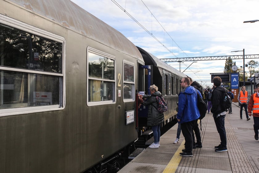 Pociąg retro wyruszył z Wrocławia do Oleśnicy