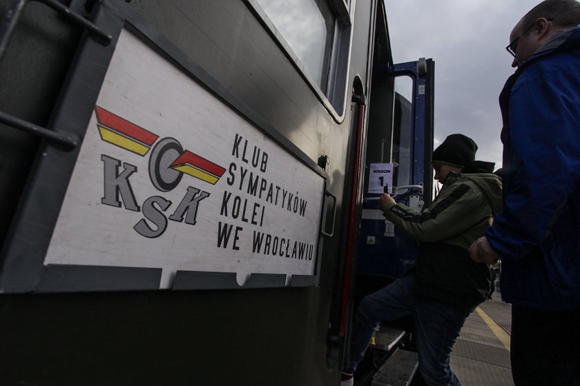 Pociąg retro wyruszył z Wrocławia do Oleśnicy