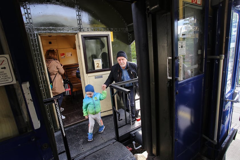 Pociąg retro wyruszył z Wrocławia do Oleśnicy