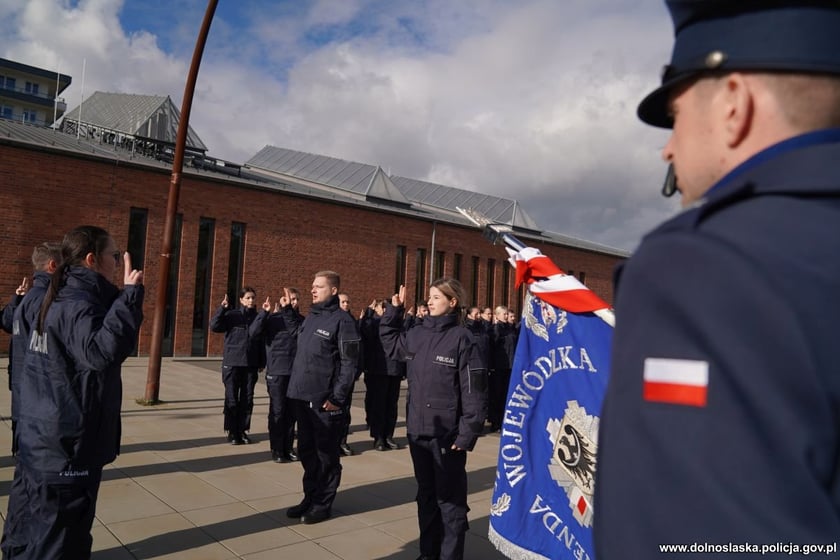 Ślubowanie nowych dolnośląskich policjantów we Wrocławiu