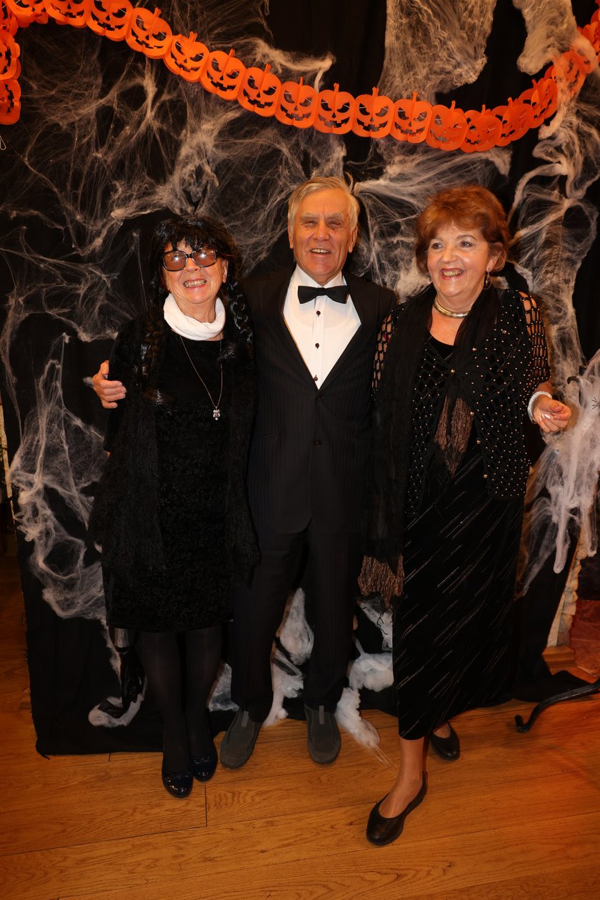 Bal seniorów "Z wizytą u rodziny Addamsów"