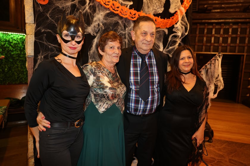 Bal seniorów "Z wizytą u rodziny Addamsów"